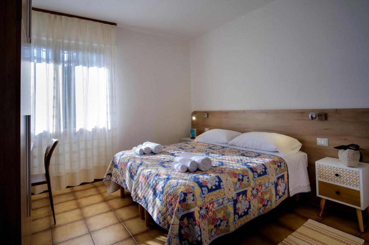 Residence Appartamenti Caffarena Àrbatax Eksteriør billede